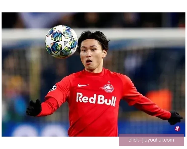 南野拓实精彩推射再度扩大领先优势帮助球队巩固胜局