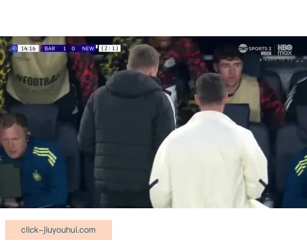 卡萨多精准直塞撕裂防线脚穿透全场节奏助攻队友破门瞬间定格经典